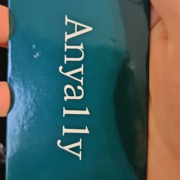 Anyally Black and White Floral V Neck Blouse. NWT - Picture 2 of 4